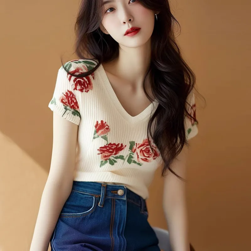 Atasan Rajut Wanita Warna Beig - Embroidery Rose ulasan dan harga